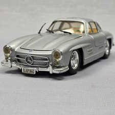 Revell 1954 Mercedes -Benz 300 SL Silver Gullwing Diecast Metal Model 1:24 Scale picture