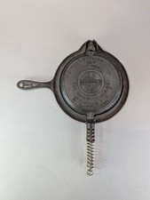 Vintage 1922 Griswold Waffle Iron No 8 Cast Iron Antique *READ* picture