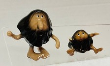 Adorable Vintage HAGEN RENAKER Miniature Standing CAVEMAN &Seated CAVEMAN JUNIOR picture