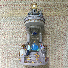 DISNEY STORE CINDERELLA HOUR GLASS/CASTLE SNOWGLOBE - RARE - GREAT CONDITION picture