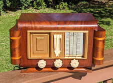 Fantastic Mid Century French Tabletop Tube Radio, Excellent Condition picture