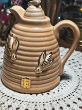 Vintage Mid-Century Beehive Honey Pot Pitcher Skep Gold Trim U.S.A. Ecellent picture