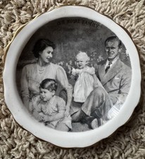 Vintage Royal Standard Royal Family Photo Bone China Dish England 1950s picture