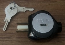 RARE Vintage Mid-Century Yale Plug Lock. picture