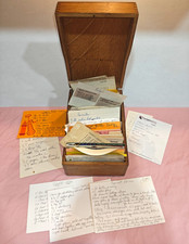 Vintage Brown Wood Lidded Recipe Box w/ Recipe Cards Original picture