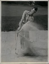 1938 Press Photo Golfer Alvin Everett of Rome, GA blasts out of sand trap picture