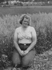 1950s Woman Kneeling Field Rural Setting Tank Top Unusual Pose Chubby picture