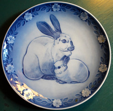 Vtg Royal Copenhagen MOTHER RABBIT WITH BUNNY 1985 Decorative Wall Plate DENMARK picture