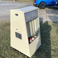 Seloil Gas Station Island Oil Display Cabinet Service Station Metal Oil Cabinet picture