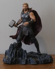 Marvel Thor Ragnarok Collectible PVC Statue - Chris Hemsworth Likeness picture