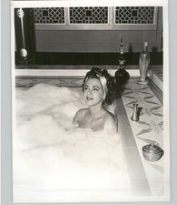 Dominican Actress MARIA MONTEZ Bathing Portrait 1942 Press Photo picture