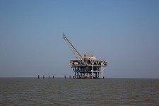 Photo:Mobile Bay Alabama 2010 Oil Rig Ferries Boats Offshore Platform picture