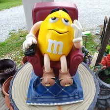 M&M'S CANDY DISPENSER RECLINER CHAIR WITH REMOTE YELLOW PEANUT MM Mars VINTAGE. picture