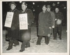 1946 Steel Strikers Picket Main Gate Joining National Strike Protestphoto 7X9 picture