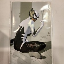 Signed Spider-Gwen: Gwenverse Mike Mayhew Convention Exclusive Comicbook Comic picture