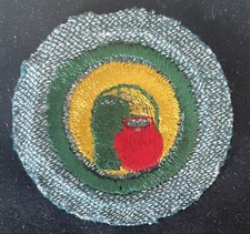 RARE VINTAGE 1947 ONLY INTERMEDIATE GIRL SCOUT POTTERY BADGE-SG WHITE THREAD picture