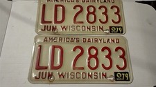 VINTAGE 1979 WISCONSIN LICENSE PLATE LD 2833 SET PAIR picture