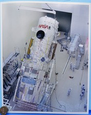 NASA Press PHOTO vtg HUBBLE Space Telescope Preparation STS-31 Discovery picture