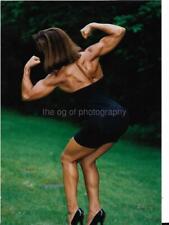 FEMALE BODYBUILDER 80's 90's FOUND PHOTO Color MUSCLE WOMAN Portrait EN 16 18 P picture