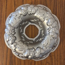Nordic Ware Fall Harvest 10 Cup/2.4 Liter Bundt Pan, Leaves & Acorns picture