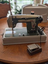 WORKING W/ VIDEO Vintage New Home Sewing Machine Model 534 WITH CASE AND PEDAL picture