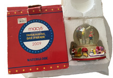 Vintage 2009 Macy's Thanksgiving Day Parade Musical Moves Waterglobe Snow Globe picture
