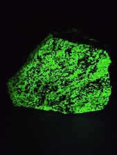 Phosphorescent Willemite 1 Lb 10 Oz LW/SW Fluorescent Franklin, New Jersey picture