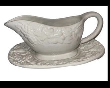 Fun Oneida nice Gravy Sauce Boat w/ Under Plate Large White Embossed Fruit picture