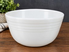 Retro 1950s Pyrex Hamilton Beach #31 White Milk Glass opaque Mixing Bowl – 8¾