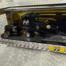 M2 MACHINES 1967 Chevrolet Camaro SS 350 with Transporter 1/64 Diecast picture