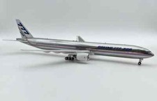 1:200 IF200 Boeing House - Boeing 777-300 - N5014K polished w/Stand picture
