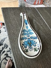 Nakkas Cini Hand Painted Spoon Rest Made in Turkey blue white turquoise embossed picture