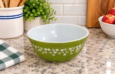 Vintage Pyrex 403 2 1/2 Quart Mixing Nesting Bowl Spring Blossom Crazy Daisy picture