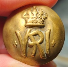 Antique Royal Canadian Regiment RCR VRI Button 7/8 Hawkes Piccadilly London picture
