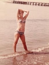 1985 Pretty Attractive Young Woman Beach Bikini Swimsuit Armpits Vintage Photo picture