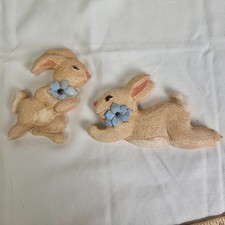 HOMCO 7609 Bunny Rabbit Vintage Flower Plastic Wall plaques Made in USA Set of 2 picture