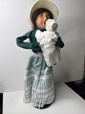 1993 Byers Choice Christmas Caroler Woman Holding Child Baby - Beautiful Details picture