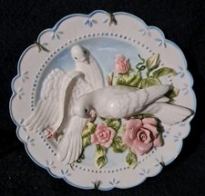 EXQUISITE  DECORATIVE 3DM SCULPTURED DOVES/LOVE BIRDS WALL PLATE 8