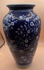 CHINESE BLUE AND WHITE FLORAL PORCELAIN VASE picture