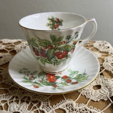 DUCHESS Fine Bone China England Raspberries & Cherries Teacup & Saucer Beautiful picture