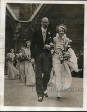 1932 Press Photo Frederick Stanley & His Bride Leave St. Margaret's Church picture