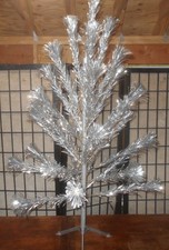 Vintage  Sapphire by Regal  Aluminum Christmas Tree 4' Original Box Model 334 picture