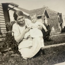 Vtg 1930s 1940s Woman Baby Yard Snapshot Photo B&W Original House View picture