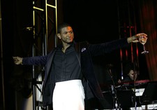 Usher at Clive Davis 2005 Pre GRAMMY Awards Party Dinner Show at B- Old Photo 8 picture
