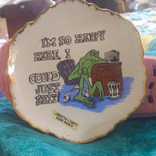 Scotty Frog Humor Collector Plate Ceramic Hanging Round Korea Coretta Lynn’s picture