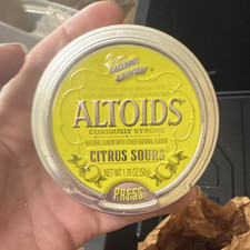 Altoids Curiously Strong Citrus Sours Tin, 1.76 oz (50 g), Yellow Silver picture