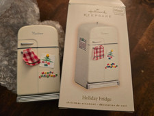NIB 2007 HALLMARK HOLIDAY FRIDGE MAGIC LIGHT UP KEEPSAKE CHRISTMAS ORNAMENT picture