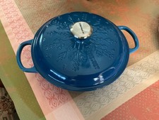 Le Creuset Noël Collection Signature Snowflake 2.25 qt Braiser Marseille NEW picture