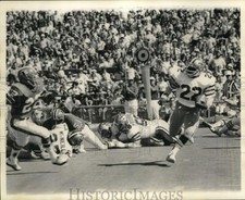 1974 Press Photo Football-Howard Stevens of New Orleans Saints runs the ball picture