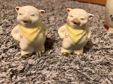 Vtg Shawnee Smiley Pigs 1040s Yellow Scarf Salt & Pepper Shaker Set picture